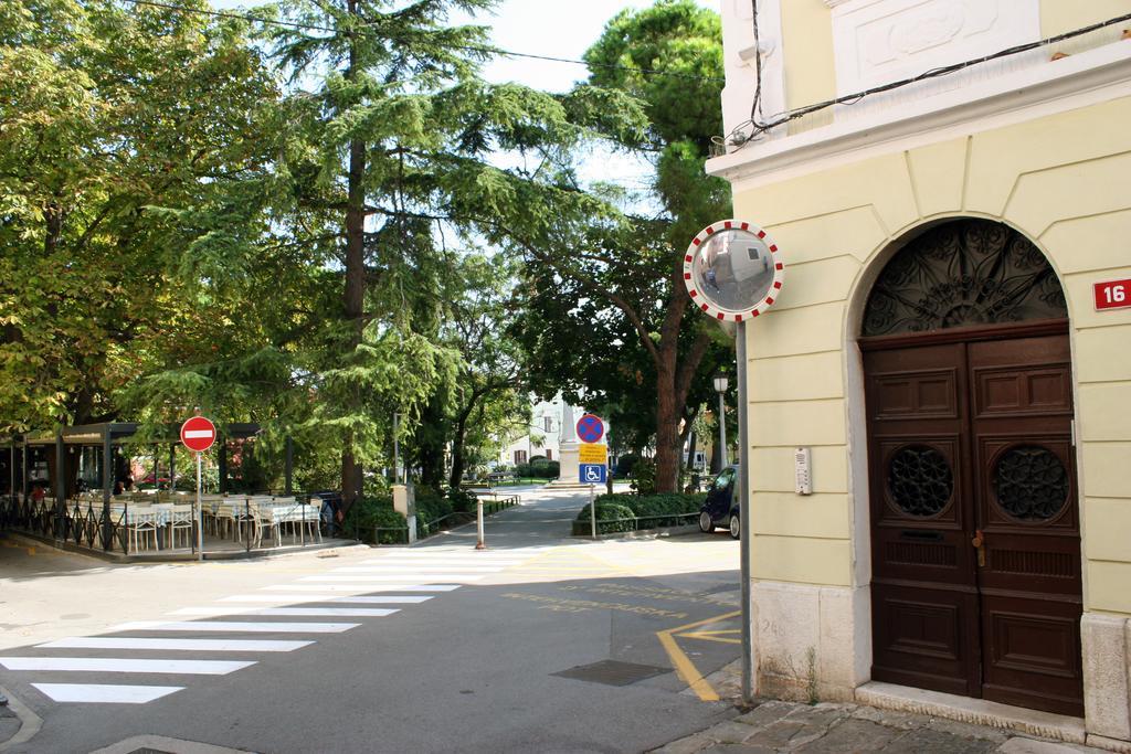 Park Apartments Izola Exterior photo